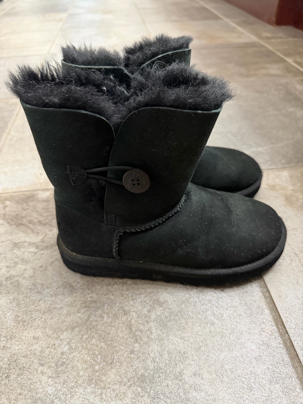 Ugg Classic Kids Bailey Button Boots 5991 Black suede Unisex Size 3